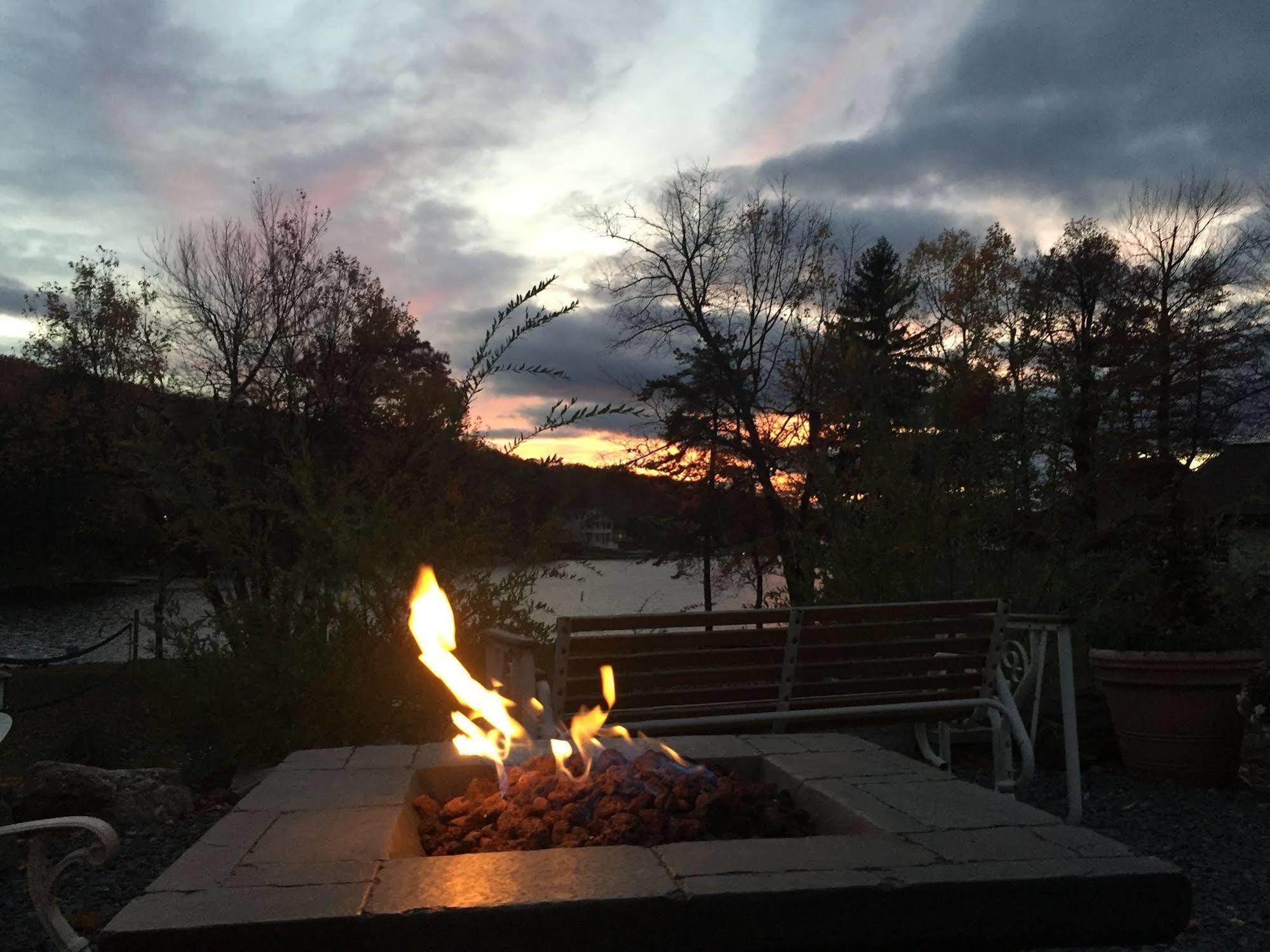 Lake Harmony Inn Exteriör bild